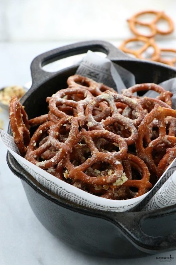 Vegan French Onion Pretzels