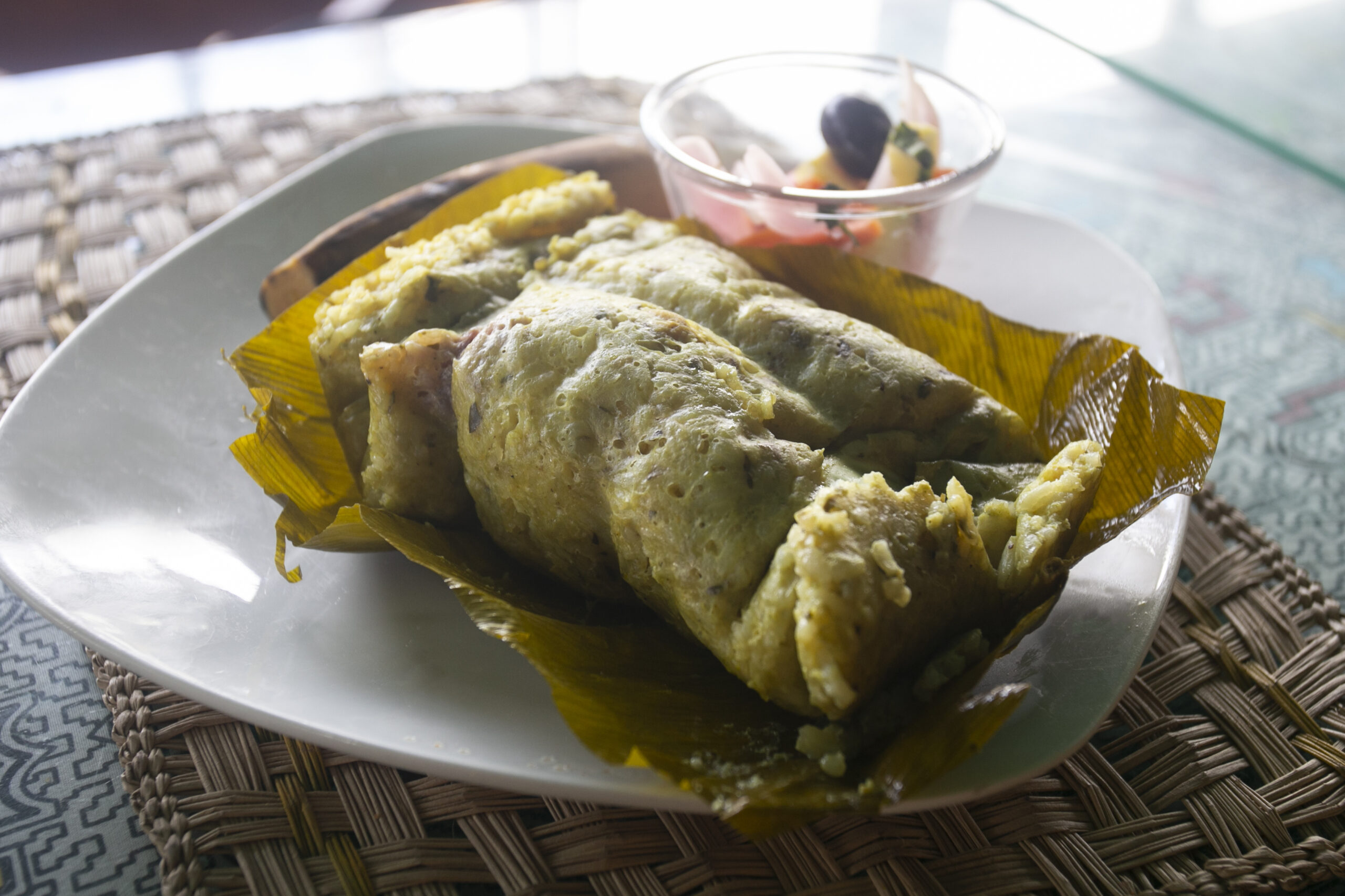 The Juane is a typical dish of the Peruvian jungle. Is made from rice, chicken pieces; all this is wrapped in bijao leaf and later boiled.