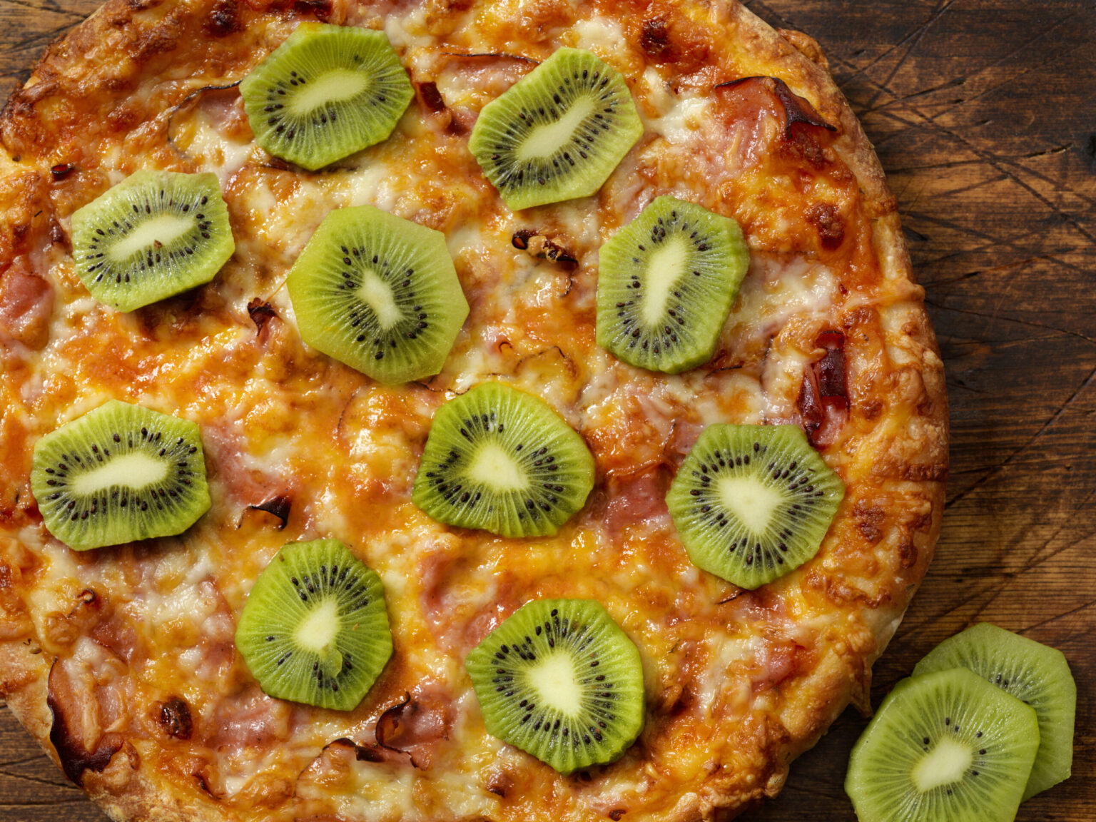 Ham and Kiwi Pizza