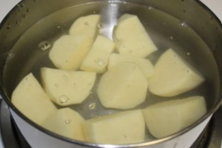 Potatoes soaking water