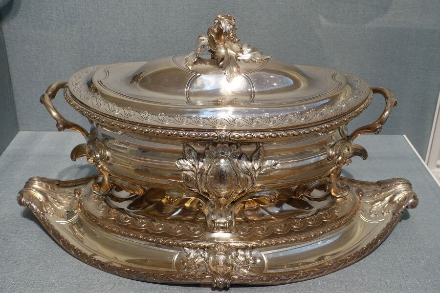 soup tureen