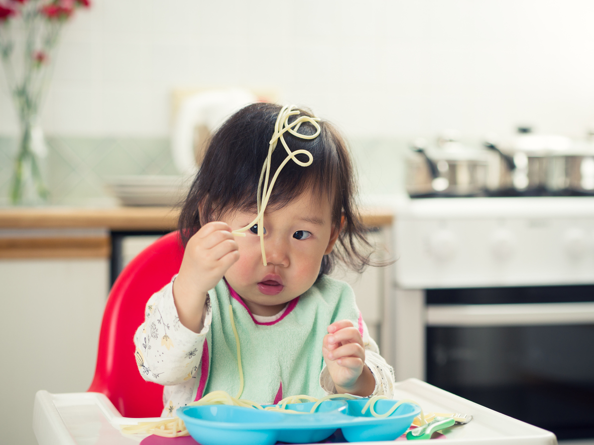 feeding babies solid food