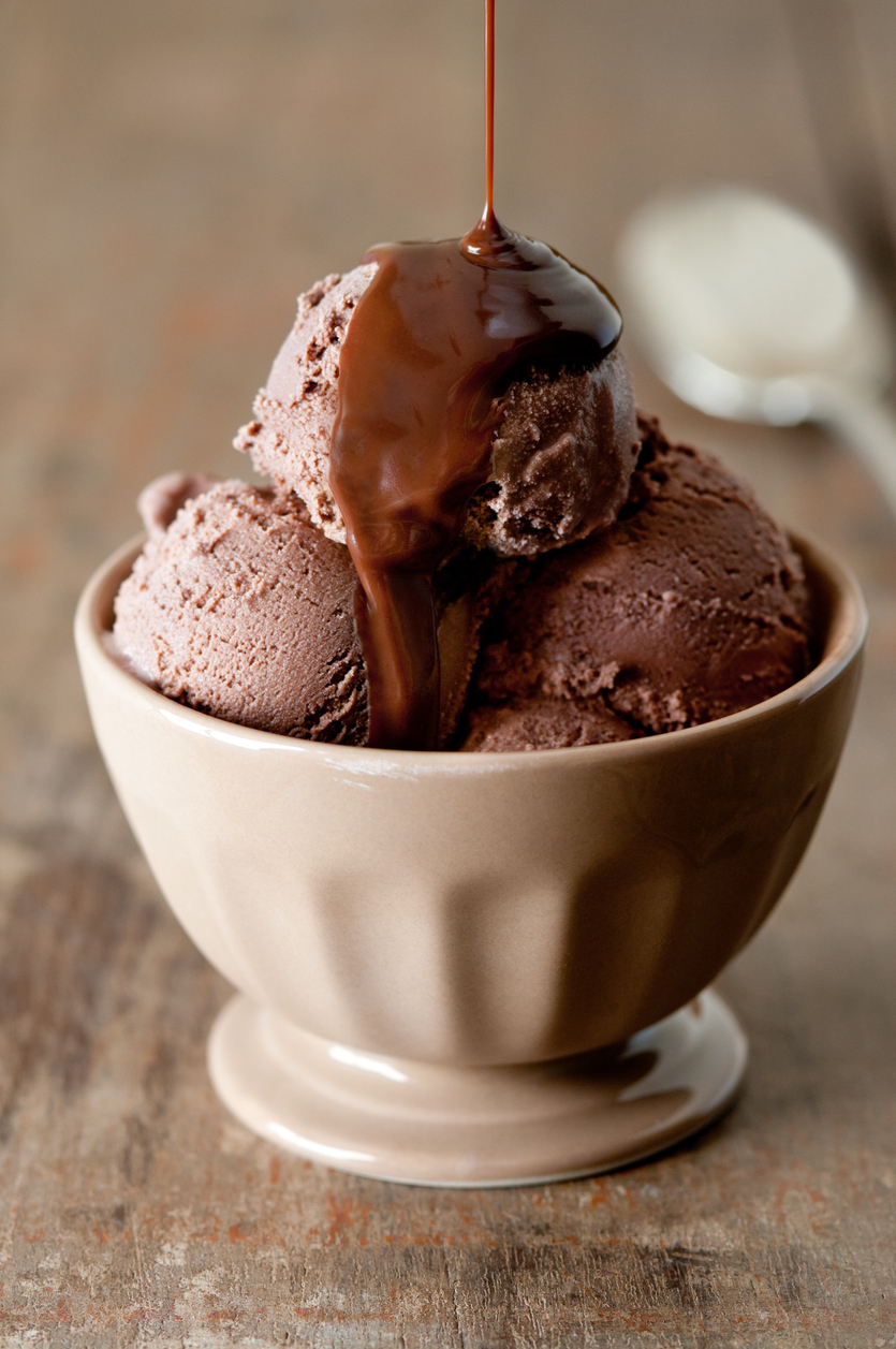 Choco ice. Шоколадное мороженое джелато. Красивое шоколадное мороженое. Мороженое с шоколадом. Шоколадное мороженое в шоколаде.
