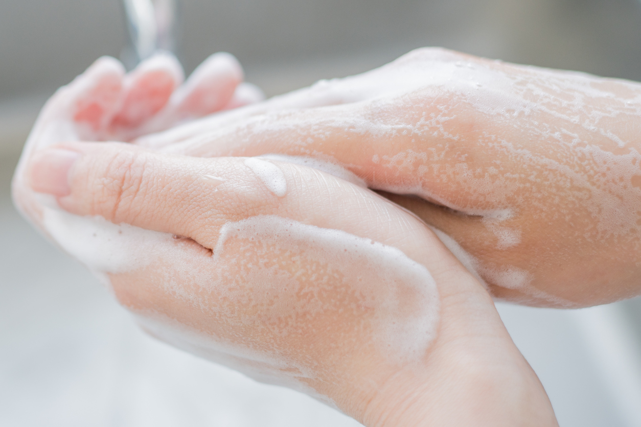 incorrectly washing hands