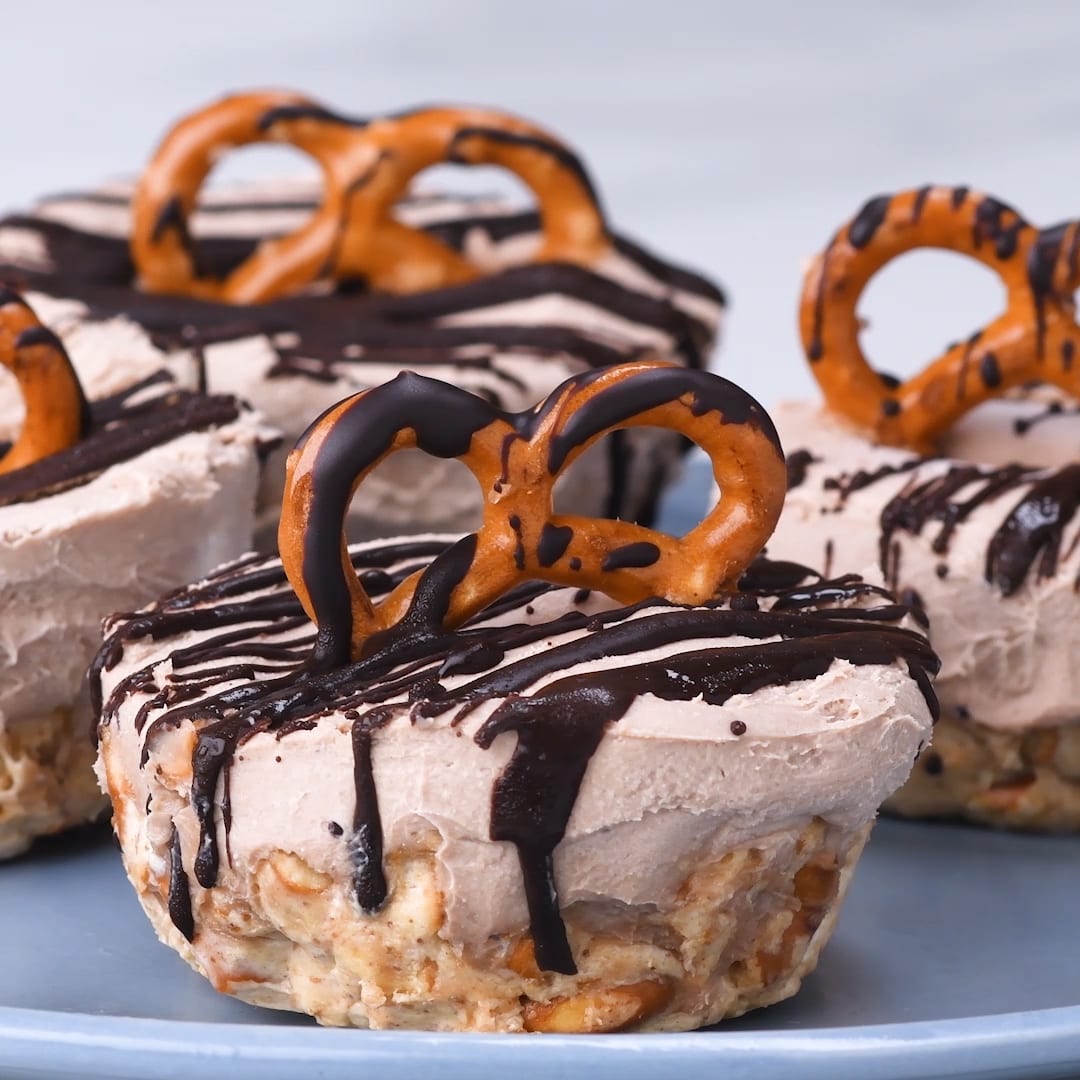 Mini Peanut Butter Pretzel Cheesecake Tarts So Yummy