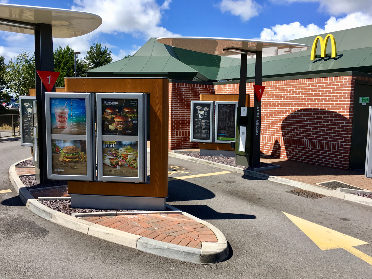 Киоск Drive through. Fast food Drive thru.