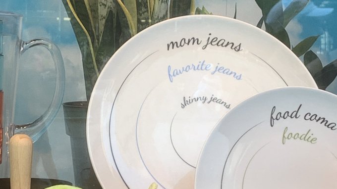 mom jeans plates