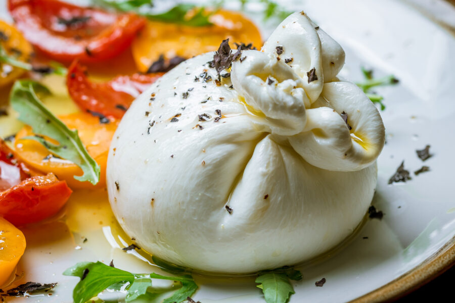 Salad with buratta cheese