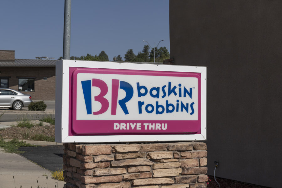 sign for Baskin-Robbins ice cream and cake shop