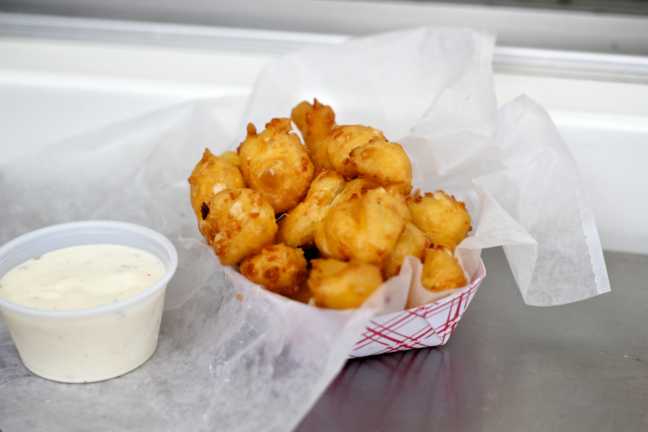 Cheese curds with ranch on the side.