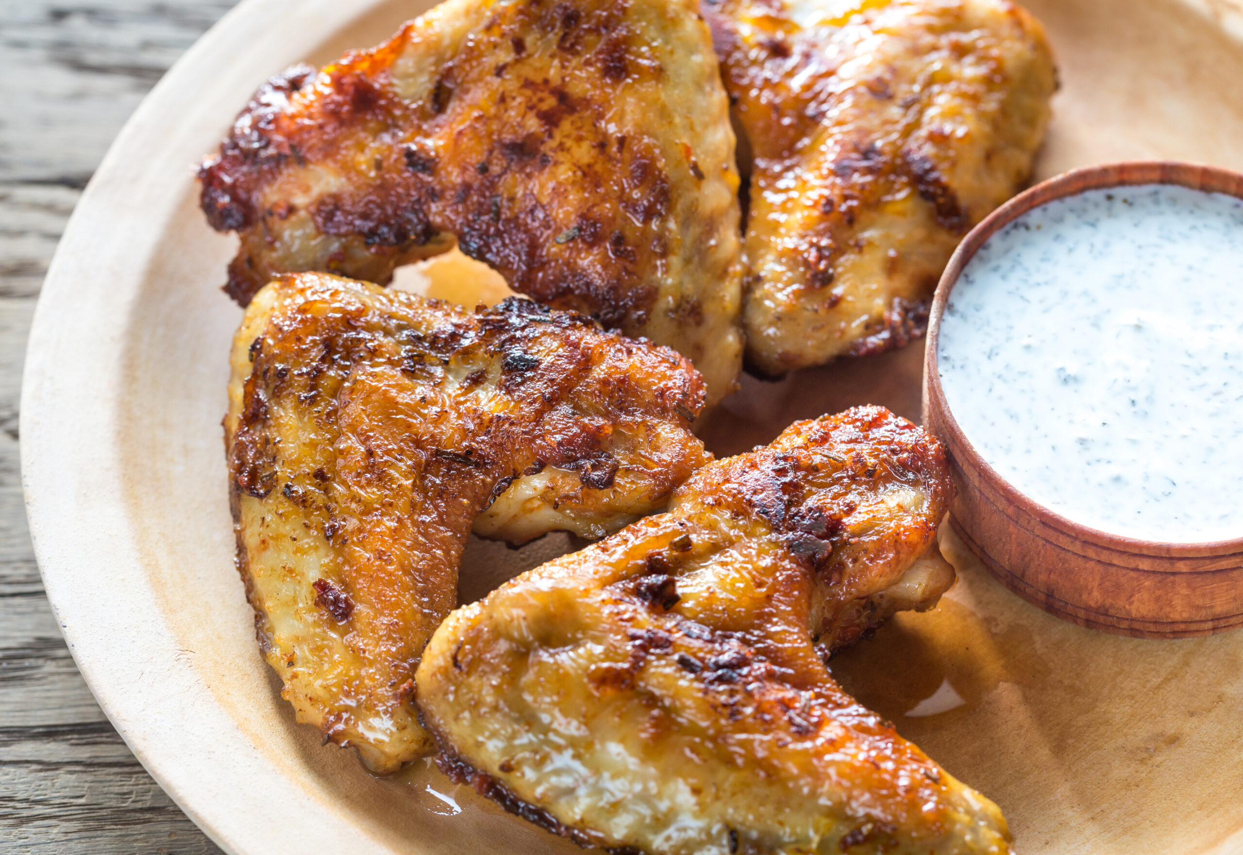 Fried chicken wings with sauce