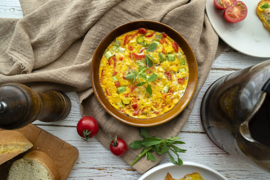 frittata, made with egg, bell pepper and asparagus