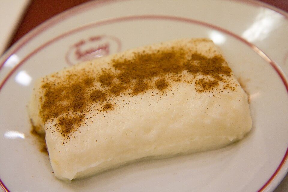White, creamy Chicken Pudding