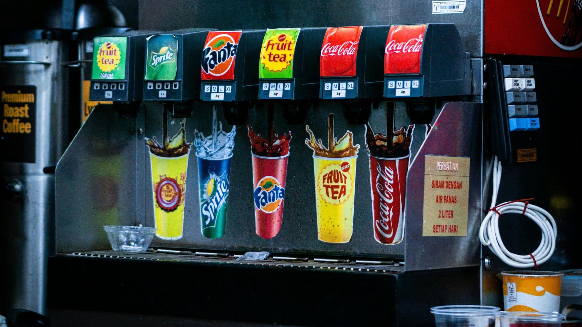 Soft drink dispenser with cups in front