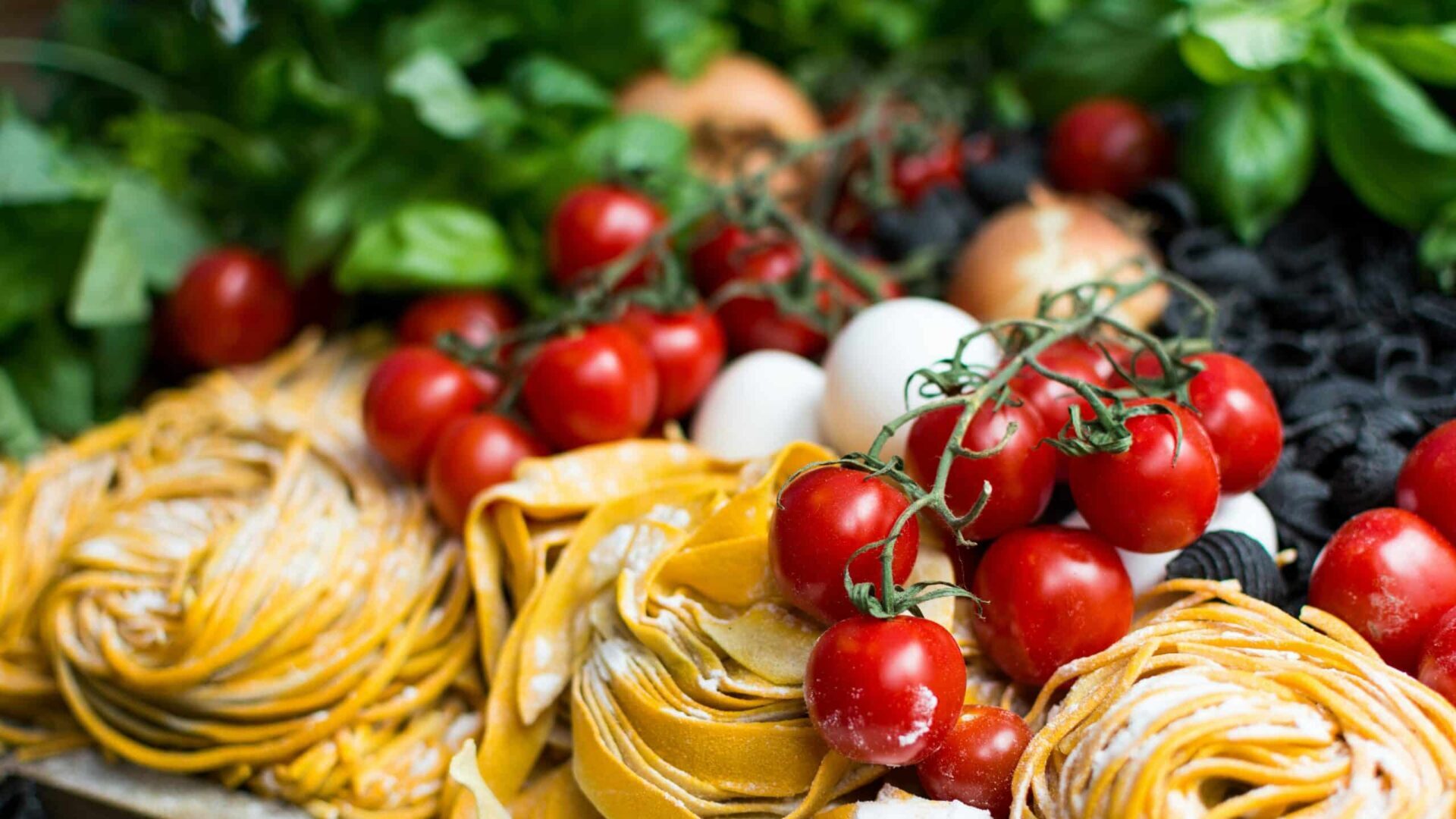 Fresh pasta with cherry tomatoes and herbs