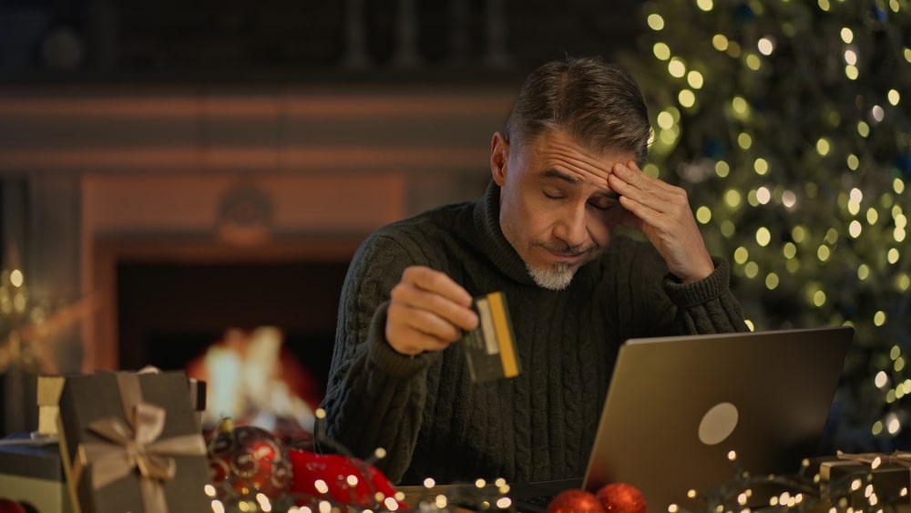 Man having trouble buying Christmas gifts online