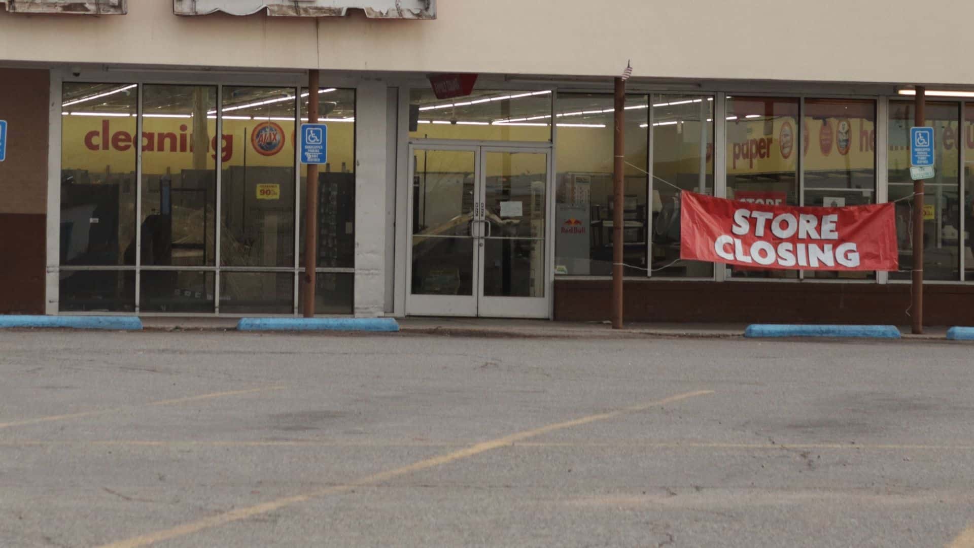 Store closing the doors