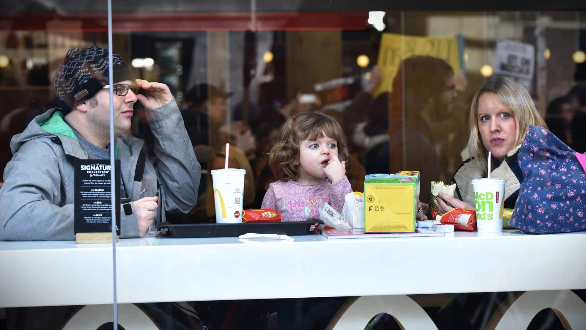 Family go to mc donalds