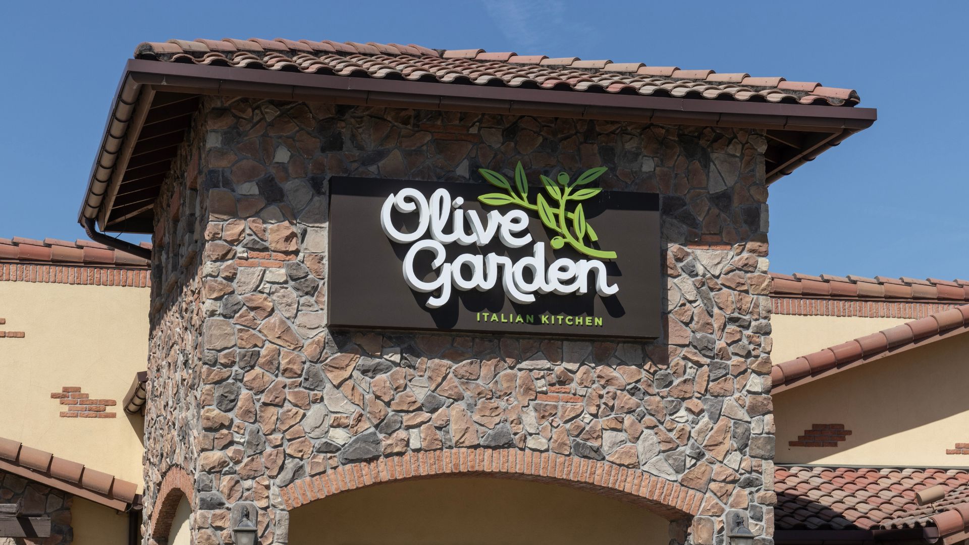 Close up shot of the Olive Garden Italian Kitchen sign