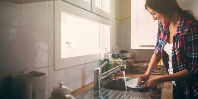 Chore or stress reliever: Study suggests that washing dishes decreases  stress - Florida State University News